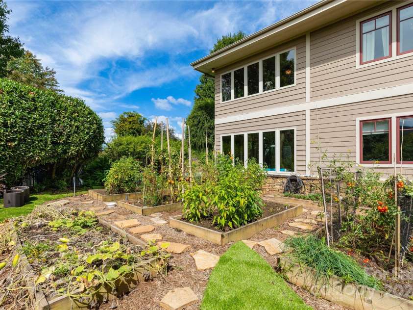 30 Rilandwell Drive, Fletcher, NC 28732.  MLS# CAR4181233, YatesRealty ID 26319. Garden