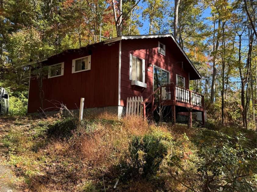 202 Lyndhurst Drive, Hendersonville, NC 28791.  MLS# CAR4315810, YatesRealty ID 2632. Lovely little Swiss Chalet looking cottage