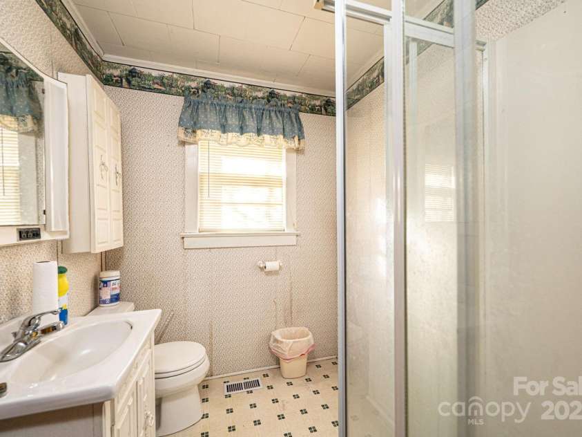 4663 Kings Creek Church Road, Lenoir, NC 28645.  MLS# CAR4213466, YatesRealty ID 2632. Bath