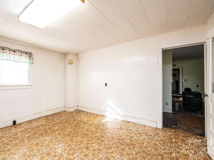 4663 Kings Creek Church Road, Lenoir, NC 28645.  MLS# CAR4213466, YatesRealty ID 2632. Kitchen