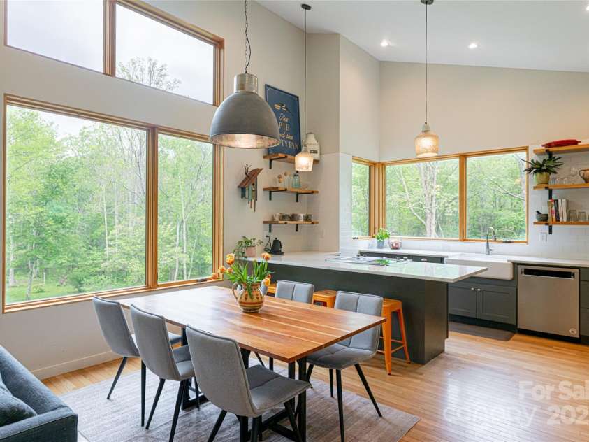 2057 Riceville Road, Asheville, NC 28805.  MLS# CAR4252672, YatesRealty ID 26320. Dining area