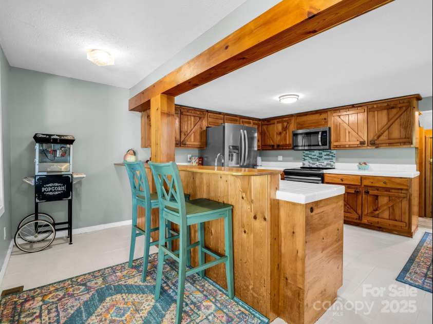 2430 2434 Mountain Page Road, Saluda, NC 28773.  MLS# CAR4276015, YatesRealty ID 26321. Snack bar