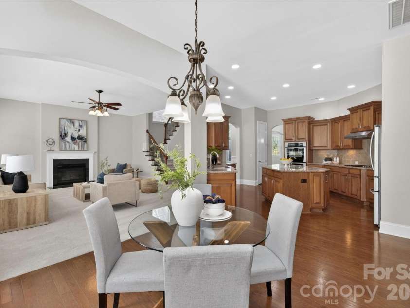 6507 Springs Mill Road, Charlotte, NC 28277.  MLS# CAR4386834, YatesRealty ID 26322. Eat in Kitchen