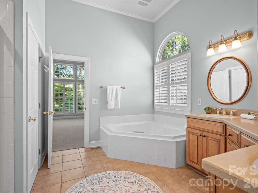 9311 Brentfield Road, Huntersville, NC 28078.  MLS# CAR4382163, YatesRealty ID 26327. Primary bath.