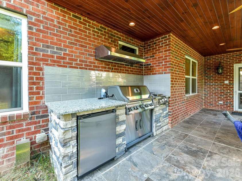 113 Hillandale Road, Charlotte, NC 28270.  MLS# CAR4401003, YatesRealty ID 26329. 