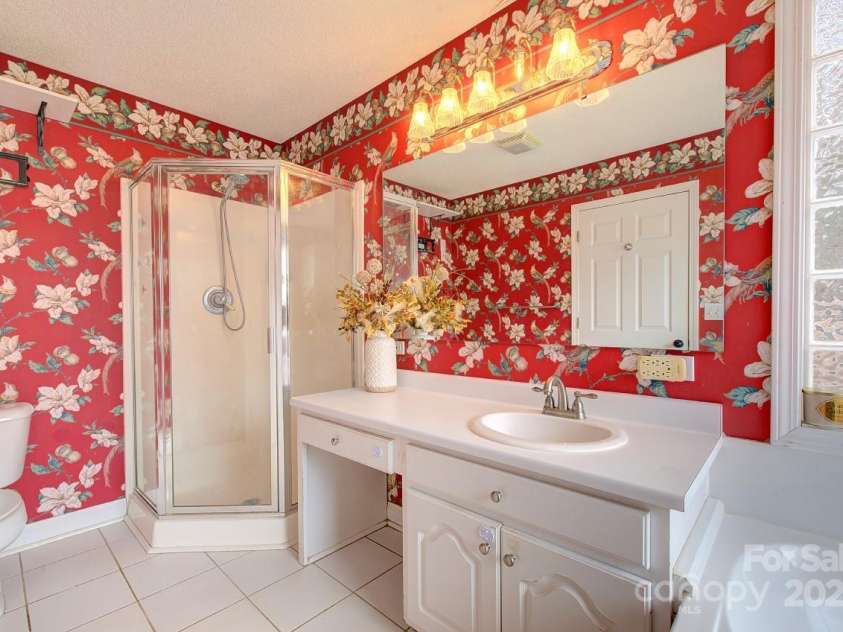 299 Sequoyah Drive, Chesnee, SC 29323.  MLS# CAR4319248, YatesRealty ID 2633. 