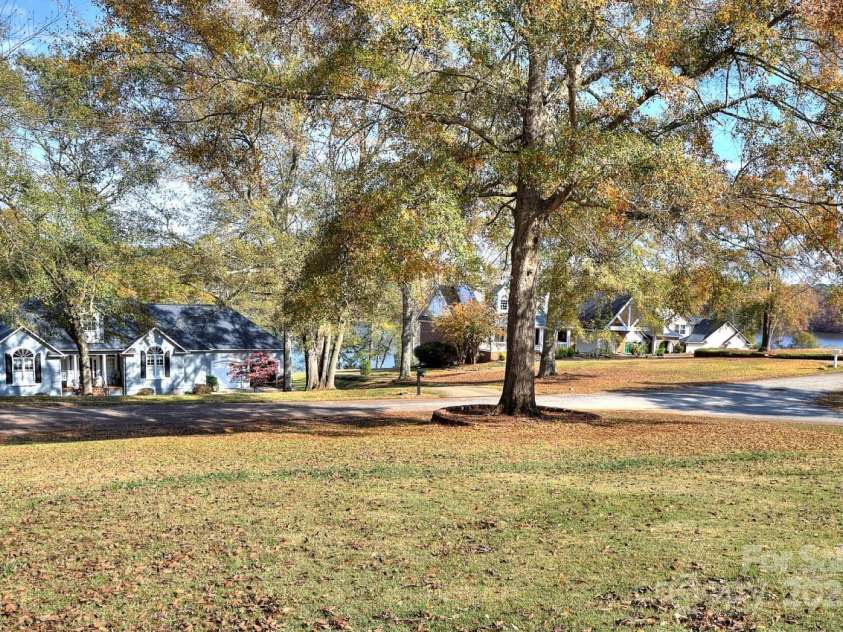 299 Sequoyah Drive, Chesnee, SC 29323.  MLS# CAR4319248, YatesRealty ID 2633. Front view of Lake Blalock
