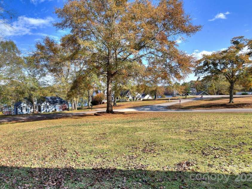 299 Sequoyah Drive, Chesnee, SC 29323.  MLS# CAR4319248, YatesRealty ID 2633. Front view of Lake Blalock