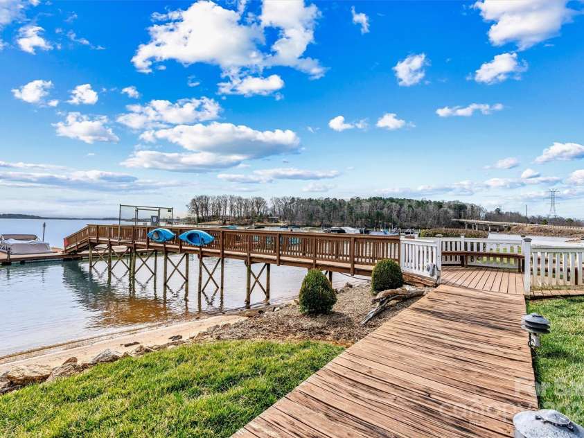 7831 Spinnaker Bay Drive, Sherrills Ford, NC 28673.  MLS# CAR4207085, YatesRealty ID 2633. 