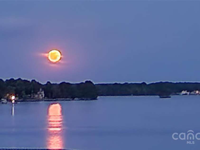 7831 Spinnaker Bay Drive, Sherrills Ford, NC 28673.  MLS# CAR4207085, YatesRealty ID 2633. 