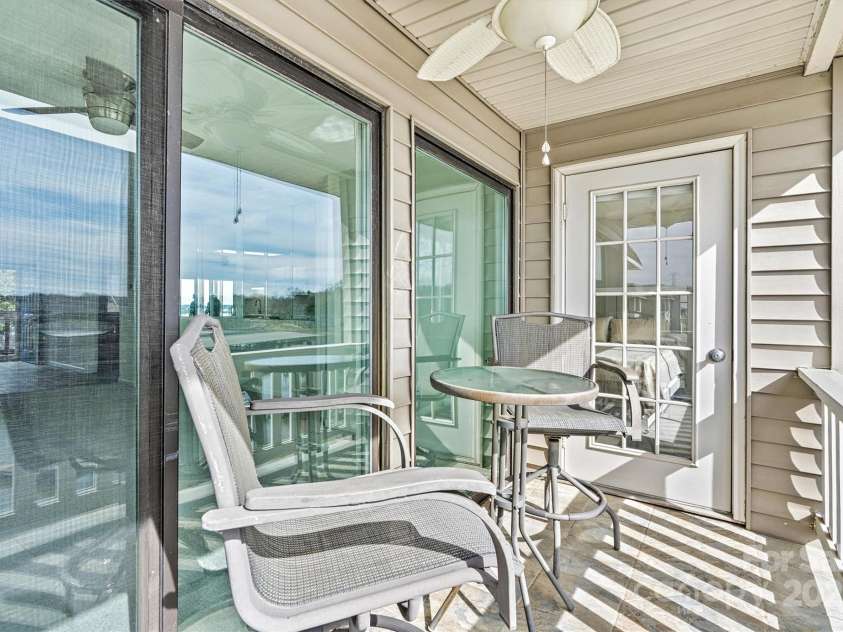 7831 Spinnaker Bay Drive, Sherrills Ford, NC 28673.  MLS# CAR4207085, YatesRealty ID 2633. Balcony