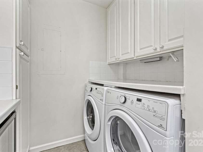 7831 Spinnaker Bay Drive, Sherrills Ford, NC 28673.  MLS# CAR4207085, YatesRealty ID 2633. LAUNDRY