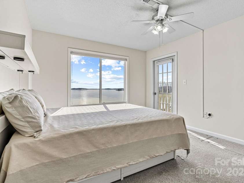 7831 Spinnaker Bay Drive, Sherrills Ford, NC 28673.  MLS# CAR4207085, YatesRealty ID 2633. Primary bedroom