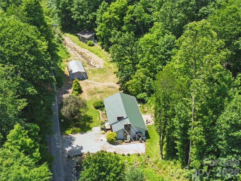3829 Coxes Creek Road, Burnsville, NC 28714.  MLS# CAR4246043, YatesRealty ID 26331. 