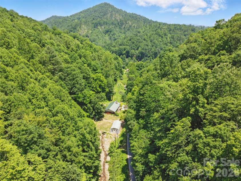 3829 Coxes Creek Road, Burnsville, NC 28714.  MLS# CAR4246043, YatesRealty ID 26331. 