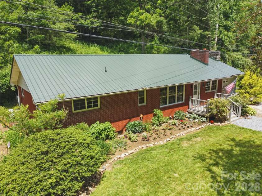 3829 Coxes Creek Road, Burnsville, NC 28714.  MLS# CAR4246043, YatesRealty ID 26331. 