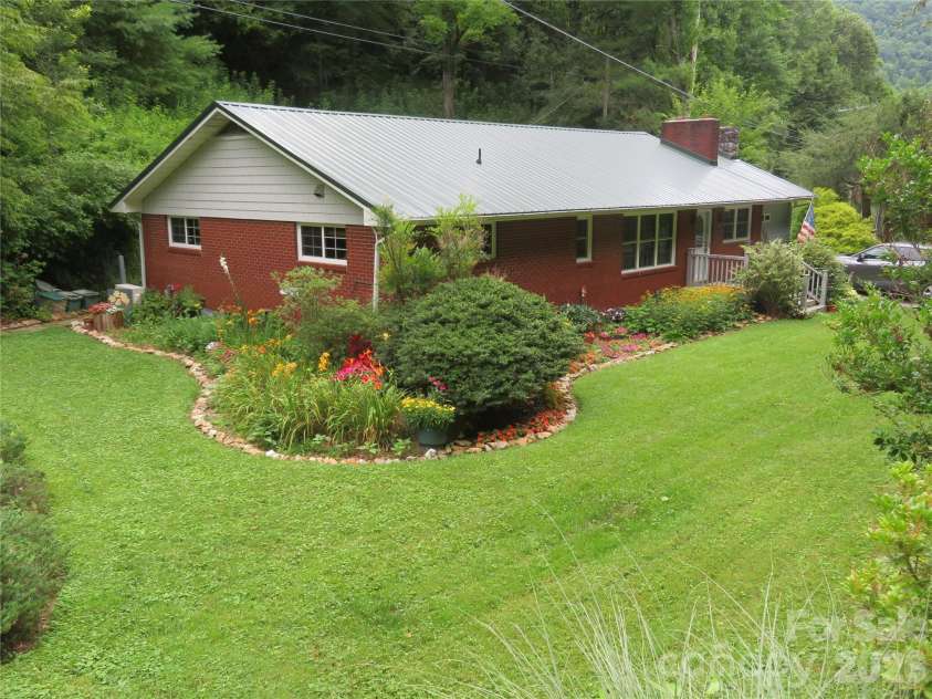 3829 Coxes Creek Road, Burnsville, NC 28714.  MLS# CAR4246043, YatesRealty ID 26331. 