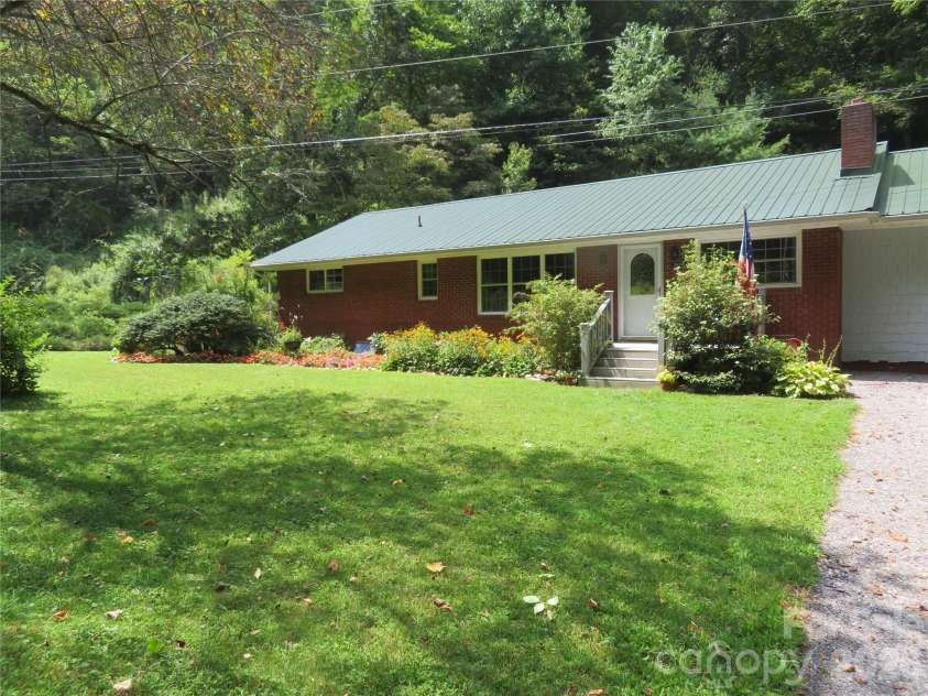 3829 Coxes Creek Road, Burnsville, NC 28714.  MLS# CAR4246043, YatesRealty ID 26331. 
