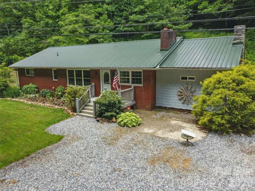 3829 Coxes Creek Road, Burnsville, NC 28714.  MLS# CAR4246043, YatesRealty ID 26331. In front parking
