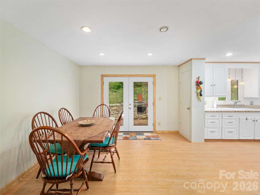 3829 Coxes Creek Road, Burnsville, NC 28714.  MLS# CAR4246043, YatesRealty ID 26331. Kitchen Nook