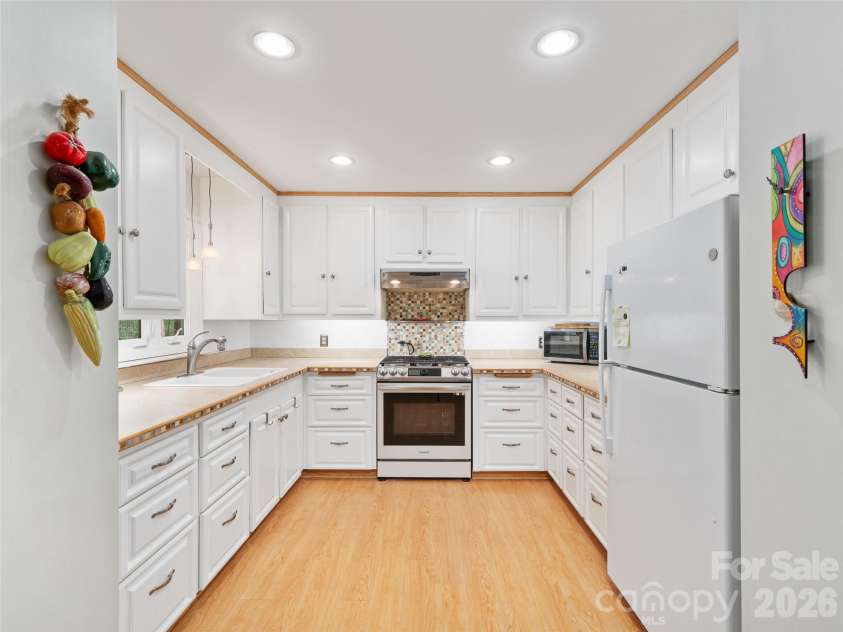 3829 Coxes Creek Road, Burnsville, NC 28714.  MLS# CAR4246043, YatesRealty ID 26331. Kitchen with beautiful tile work