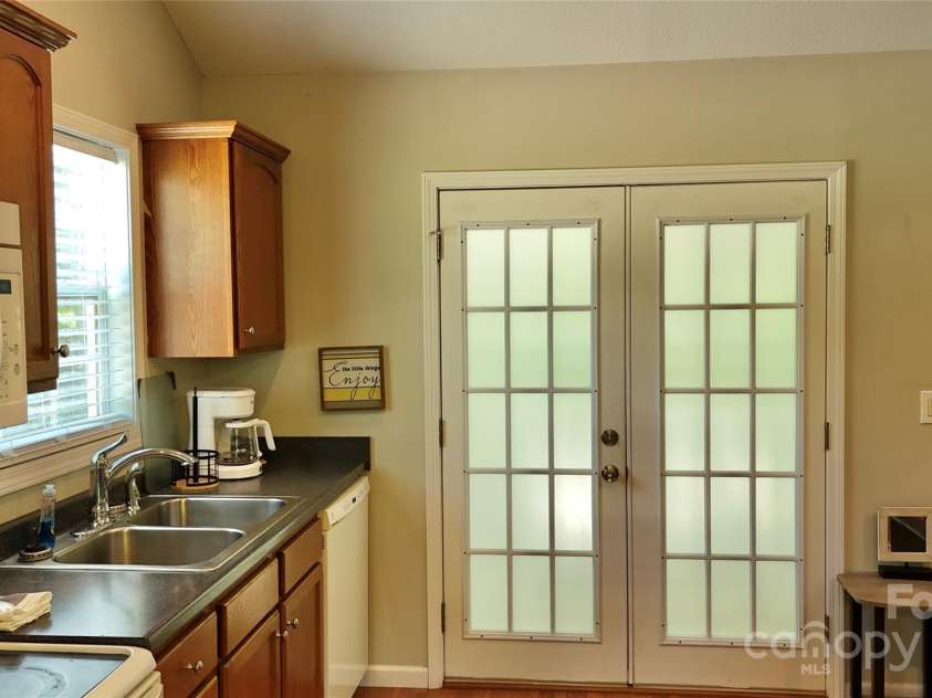 37 Coyote Drive, Marion, NC 28752.  MLS# CAR4275046, YatesRealty ID 26332. 