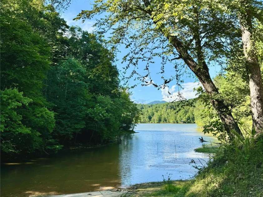 37 Coyote Drive, Marion, NC 28752.  MLS# CAR4275046, YatesRealty ID 26332. Private Cove