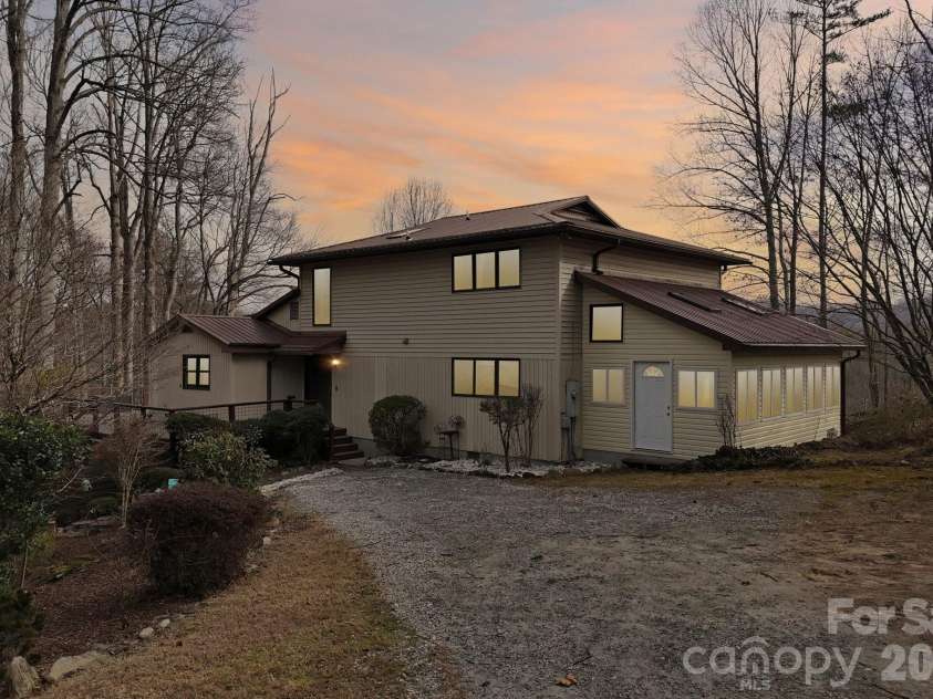 623 Owensby Road, Hendersonville, NC 28792.  MLS# CAR4345844, YatesRealty ID 26332. 