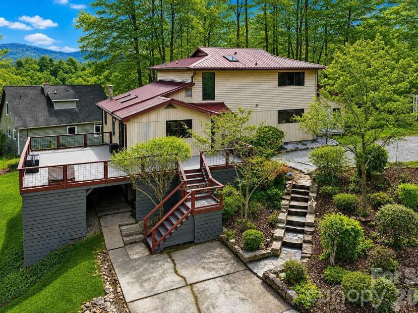 623 Owensby Road, Hendersonville, NC 28792.  MLS# CAR4345844, YatesRealty ID 26332. 