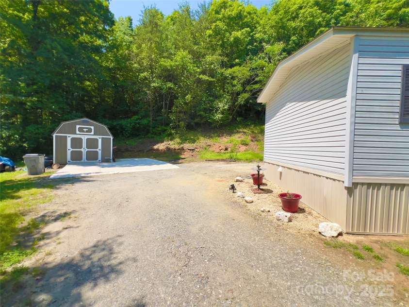 1449 Piedmont Drive, Lenoir, NC 28645.  MLS# CAR4211762, YatesRealty ID 26333. 