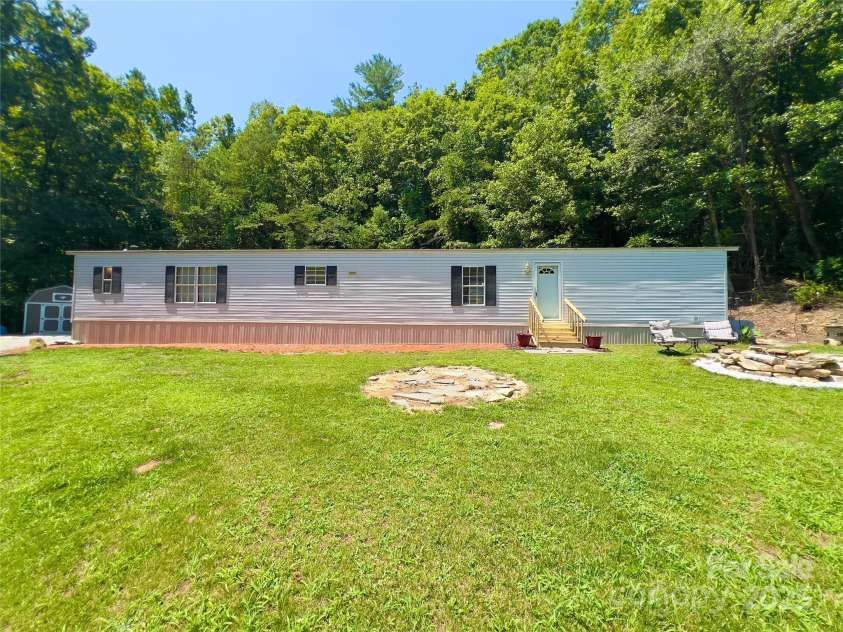 1449 Piedmont Drive, Lenoir, NC 28645.  MLS# CAR4211762, YatesRealty ID 26333. 