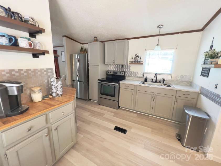 1449 Piedmont Drive, Lenoir, NC 28645.  MLS# CAR4211762, YatesRealty ID 26333. 