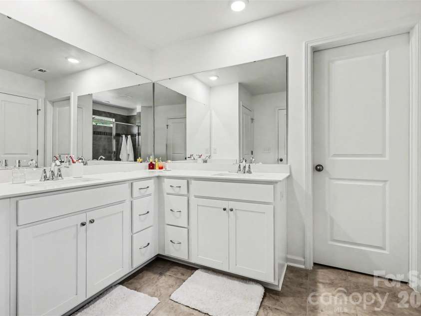 378 Kennerly Center Drive, Mooresville, NC 28115.  MLS# CAR4372627, YatesRealty ID 26333. 