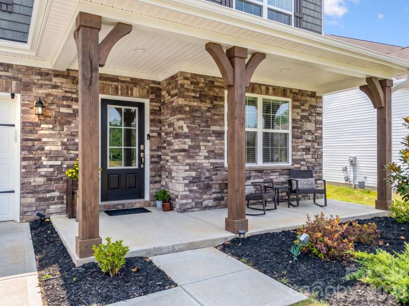378 Kennerly Center Drive, Mooresville, NC 28115.  MLS# CAR4407885, YatesRealty ID 26333. Covered Front Porch