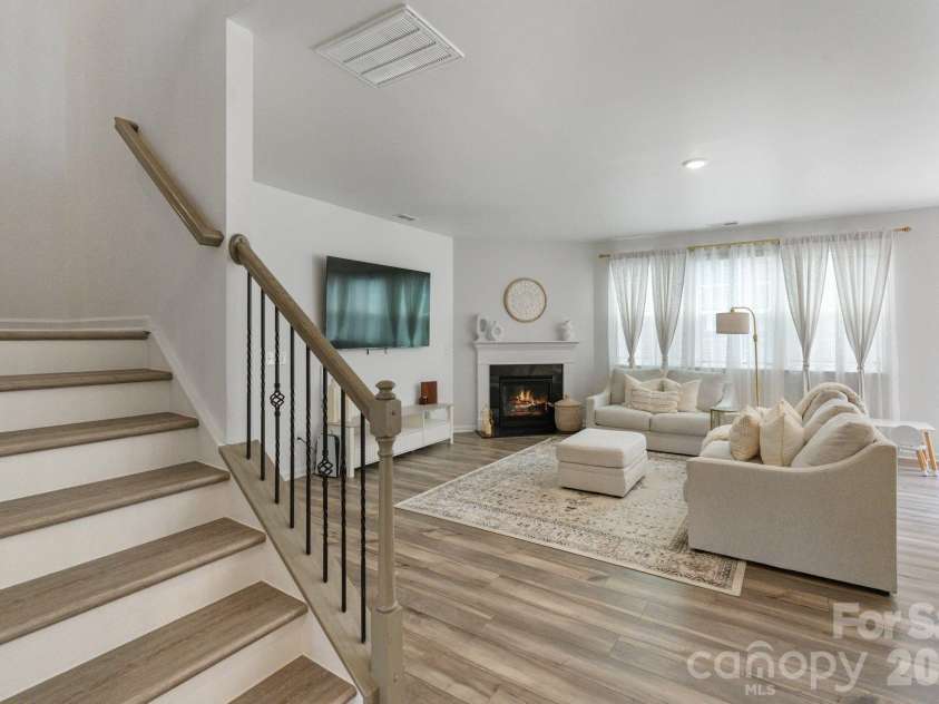 378 Kennerly Center Drive, Mooresville, NC 28115.  MLS# CAR4407885, YatesRealty ID 26333. Great Room