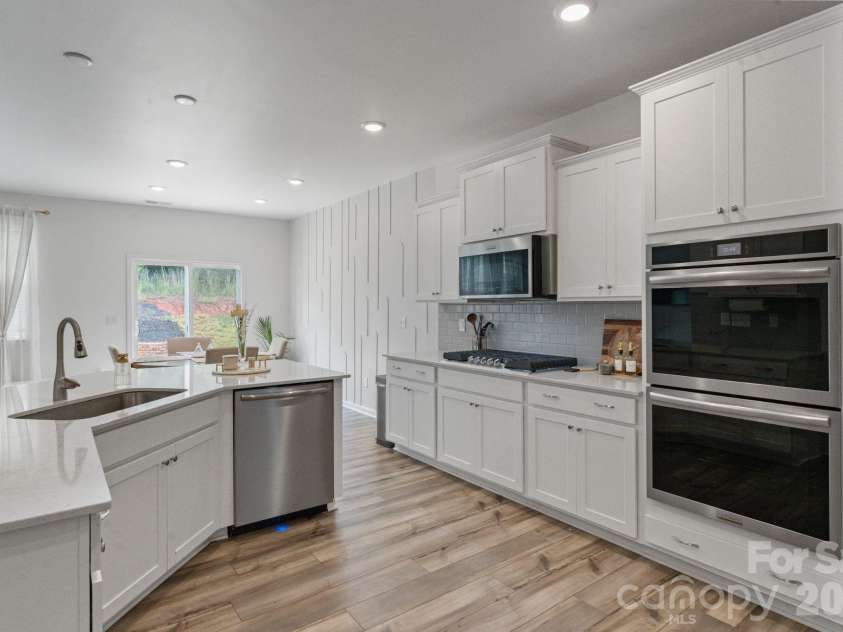 378 Kennerly Center Drive, Mooresville, NC 28115.  MLS# CAR4407885, YatesRealty ID 26333. Kitchen