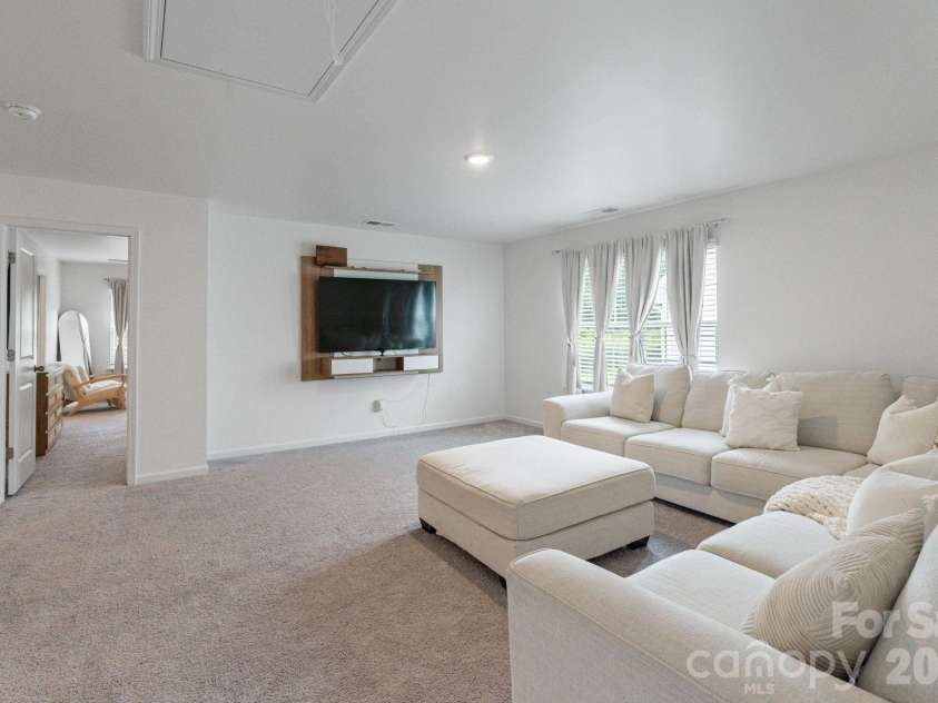 378 Kennerly Center Drive, Mooresville, NC 28115.  MLS# CAR4407885, YatesRealty ID 26333. Loft