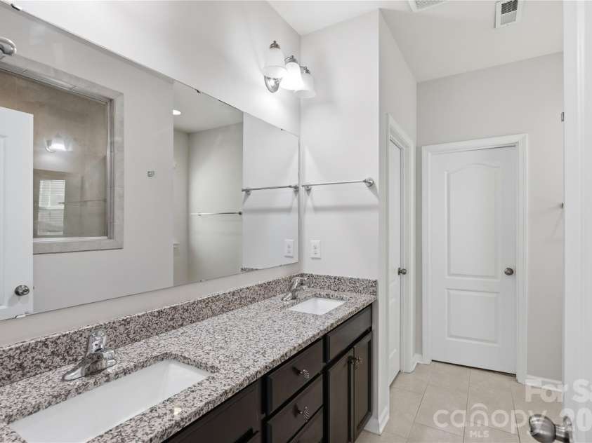 5077 Waterloo Drive, Fort Mill, SC 29708.  MLS# CAR4374566, YatesRealty ID 26334. 
