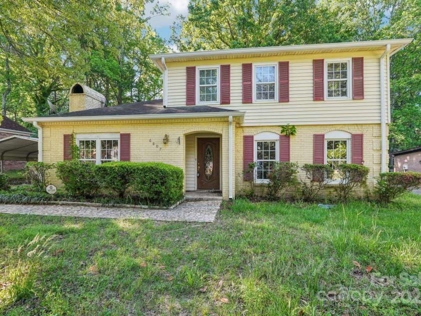 6807 Woodfield Drive, Charlotte, NC 28215.  MLS# CAR4250564, YatesRealty ID 26334. 