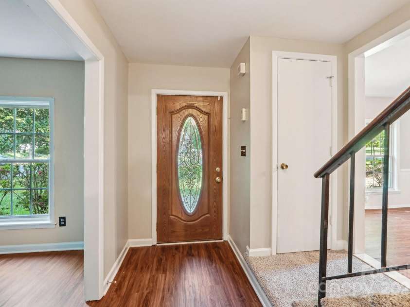 6807 Woodfield Drive, Charlotte, NC 28215.  MLS# CAR4250564, YatesRealty ID 26334. 