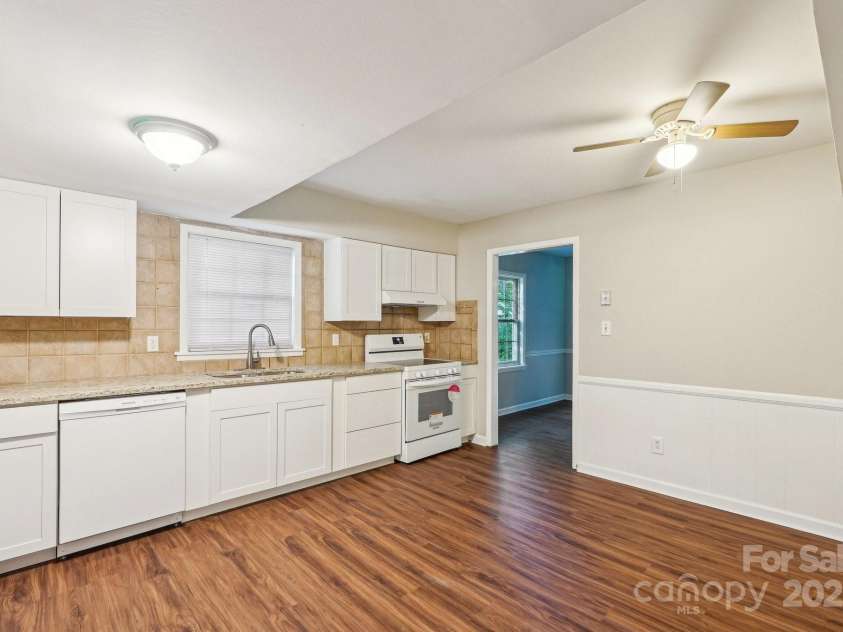 6807 Woodfield Drive, Charlotte, NC 28215.  MLS# CAR4250564, YatesRealty ID 26334. 
