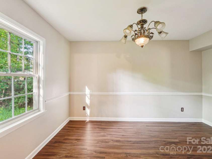 6807 Woodfield Drive, Charlotte, NC 28215.  MLS# CAR4250564, YatesRealty ID 26334. 