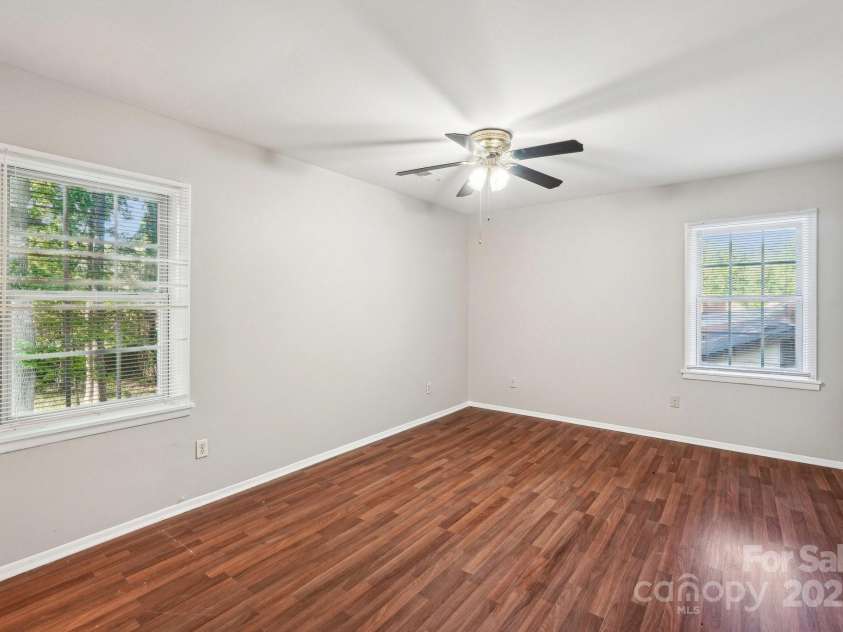 6807 Woodfield Drive, Charlotte, NC 28215.  MLS# CAR4250564, YatesRealty ID 26334. 