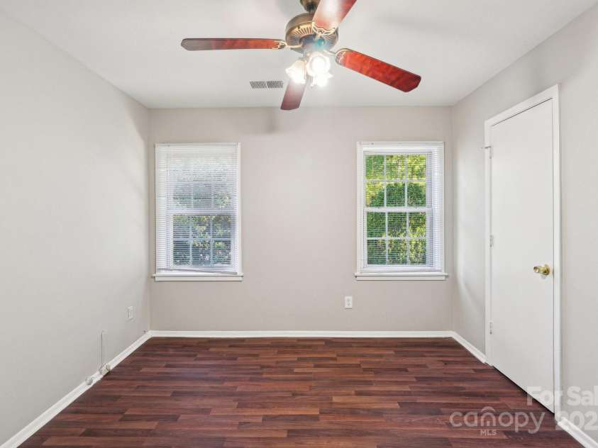 6807 Woodfield Drive, Charlotte, NC 28215.  MLS# CAR4250564, YatesRealty ID 26334. 