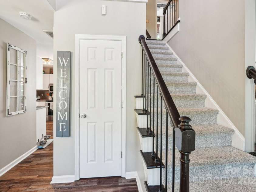 6807 Woodfield Drive, Charlotte, NC 28215.  MLS# CAR4250564, YatesRealty ID 26334. 