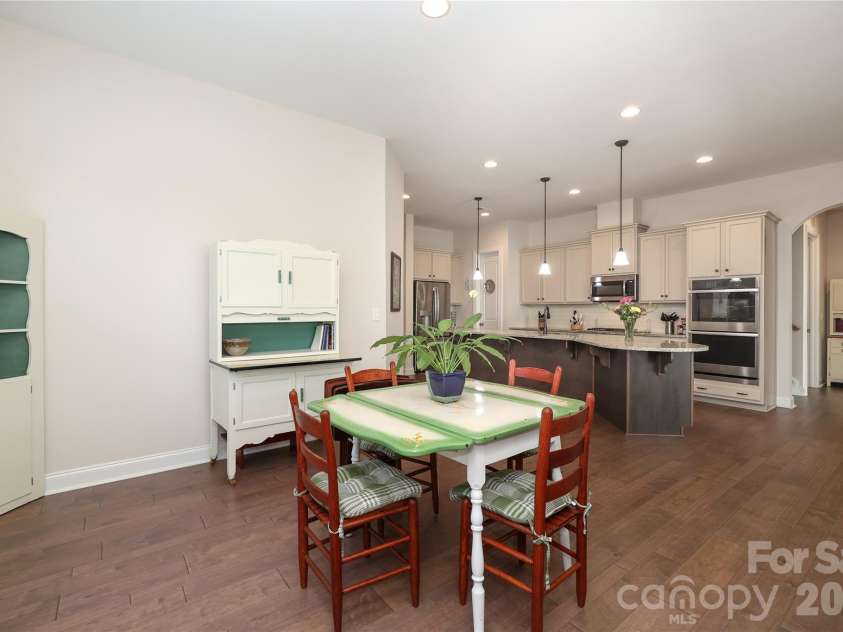 14027 Heron Crest Trace, Charlotte, NC 28278.  MLS# CAR4376291, YatesRealty ID 26335. View from breakfast to kitchen