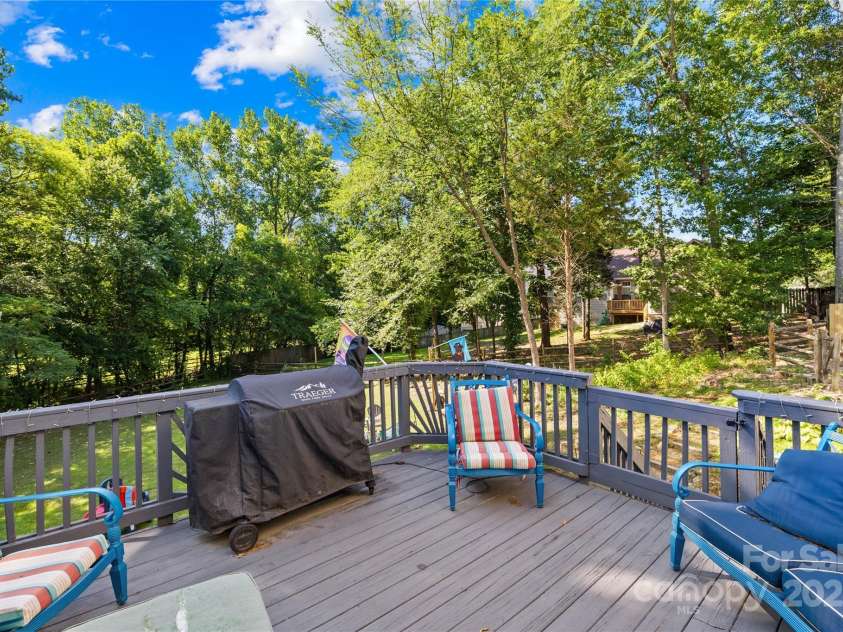 7410 Derby Meadows Court, Charlotte, NC 28216.  MLS# CAR4278987, YatesRealty ID 26335. Deck off kitchen breakfast room