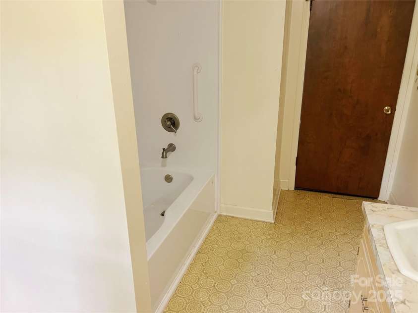 237 Antietam Road, Statesville, NC 28625.  MLS# CAR4269598, YatesRealty ID 26337. 