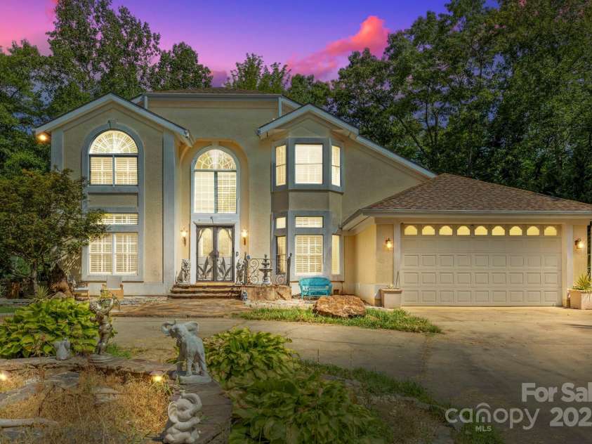 652 Avery Creek Road, Arden, NC 28704.  MLS# CAR4282113, YatesRealty ID 26338. 