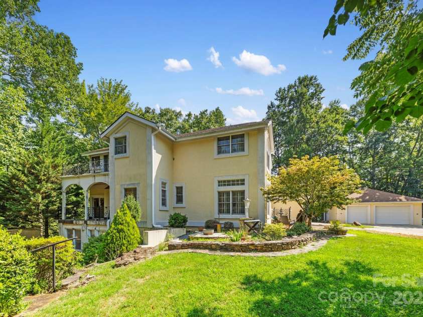 652 Avery Creek Road, Arden, NC 28704.  MLS# CAR4282113, YatesRealty ID 26338. 
